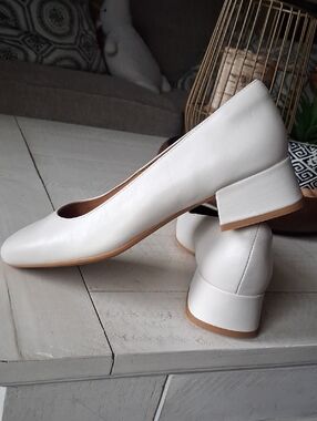 Sofft Ivory Low Block Heel Pumps